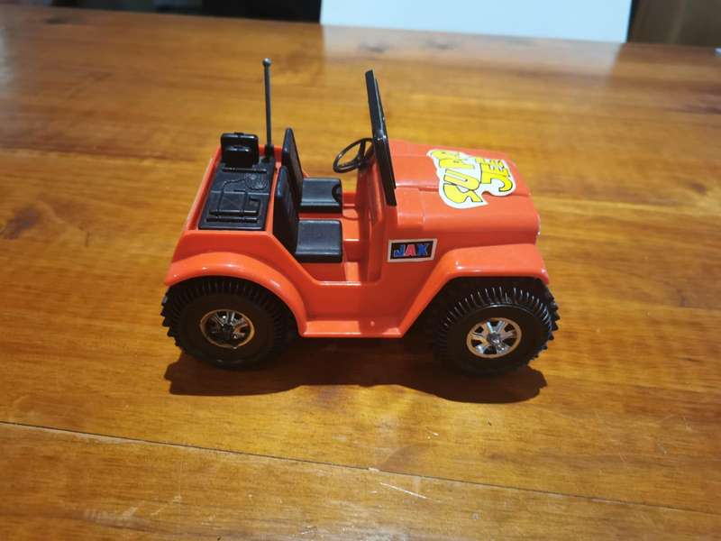 VINTAGE 1982 SUPER SUZUKI 4 X 4 JEEP - BATTERY OPERATED MODEL TOY - BY BOTOY.