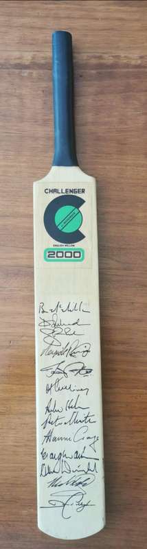 VINTAGE MINI CRICKET BAT SIGNED BY ALL 1994/95 SA CRICKET TEAM MEMBERS.