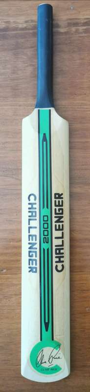 VINTAGE MINI CRICKET BAT SIGNED BY ALL 1994/95 SA CRICKET TEAM MEMBERS.
