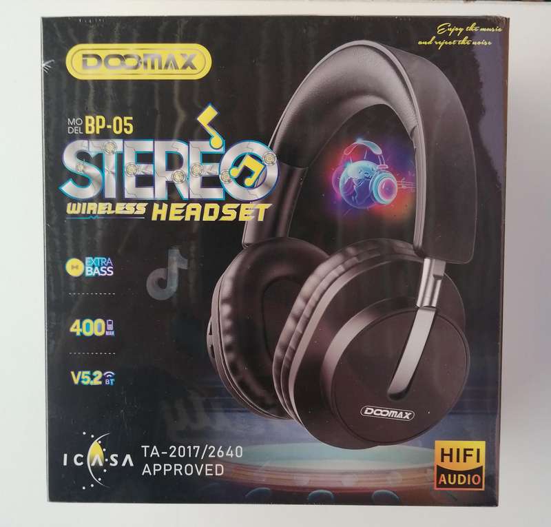Wireless stereo headset with cord