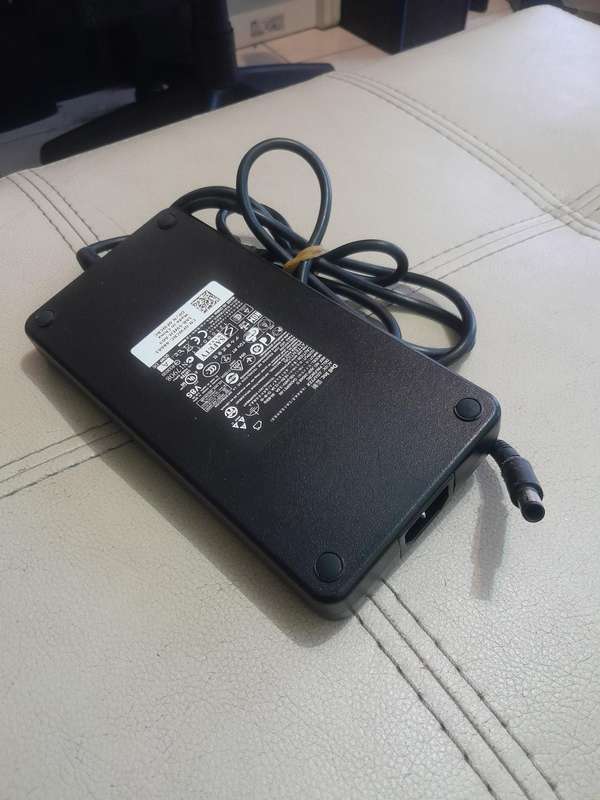 Genuine Dell GA240PE1-00 240w Charger for Alienware m17x, precision mobile workstations 19.5v, 12.3A