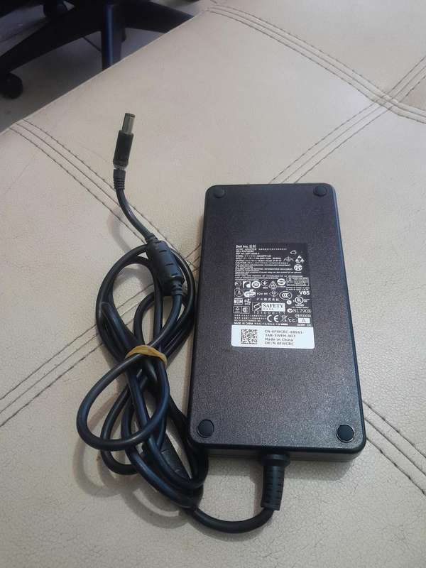 Genuine Dell GA240PE1-00 240w Charger for Alienware m17x, precision mobile workstations 19.5v, 12.3A
