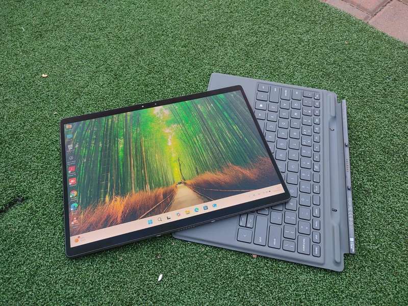 Dell Latitude 7320 Detachable 13-inch FHD+ 2-in-1 Laptop  Intel Core i5-1140G7 256GB SSD 16GB RAM
