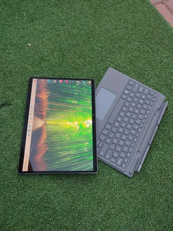 Dell Latitude 7320 Detachable 13-inch FHD+ 2-in-1 Laptop  Intel Core i5-1140G7 256GB SSD 16GB RAM