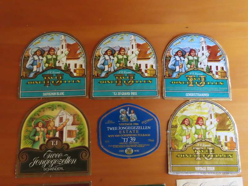 Wine Labels -11 Vintage Twee Jongezellen Wine Labels