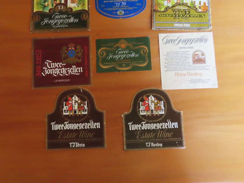 Wine Labels -11 Vintage Twee Jongezellen Wine Labels