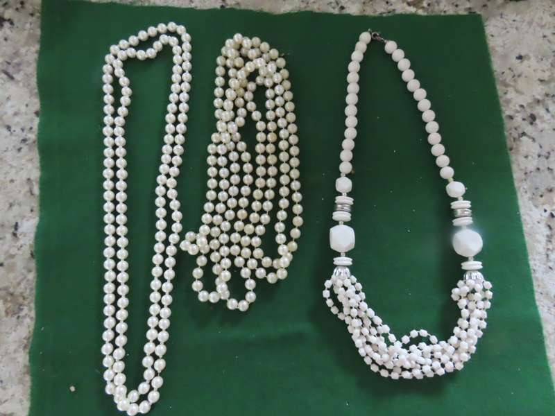 Costume Jewellery - 3 Necklaces Imitation Pearls