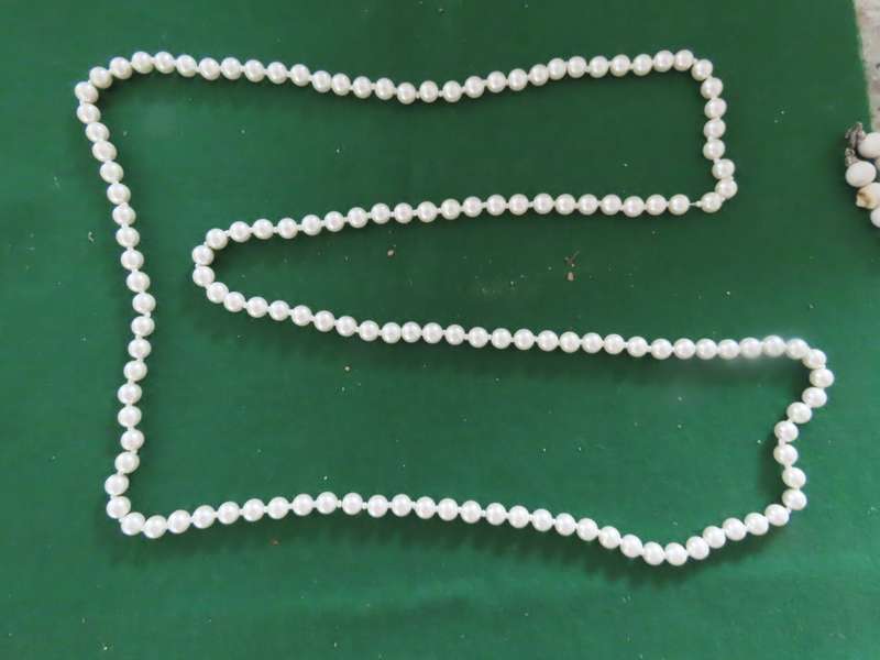 Costume Jewellery - 3 Necklaces Imitation Pearls