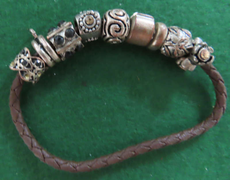 Costume Jewellery - 6 Bracelets/Bangles