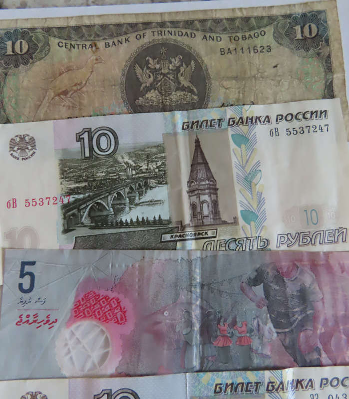 Banknotes- Lot of 10 different World Banknotes