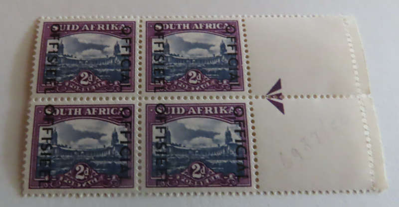 Stamps - South Africa - Official 1930-1947 - 2d Block of 4 -  2 MNH - 2 Hinged