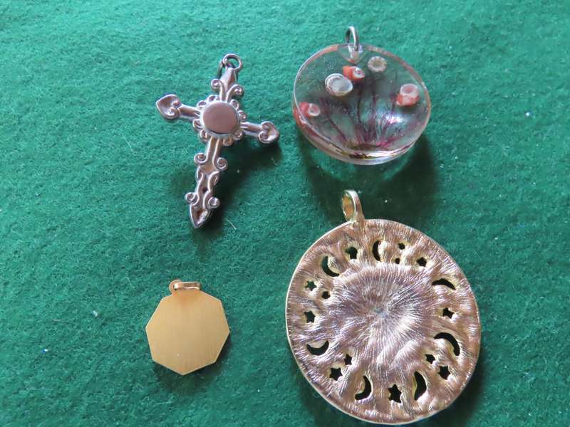 Costume Jewellery - 4 Pendants # 4