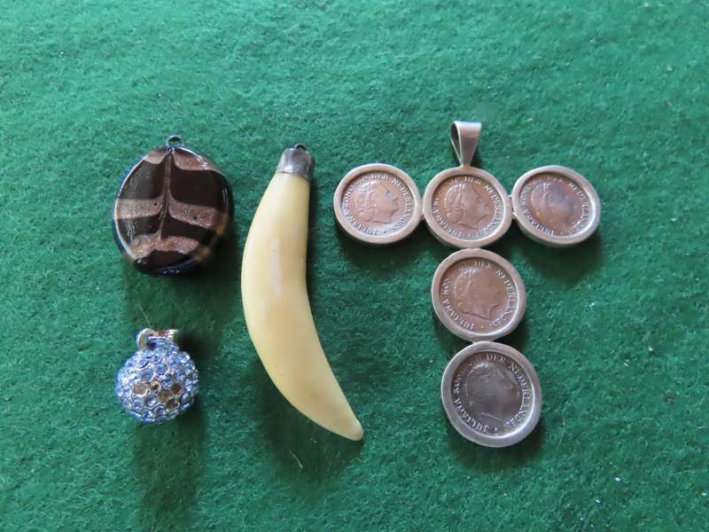 Costume Jewellery - 4 Pendants # 3