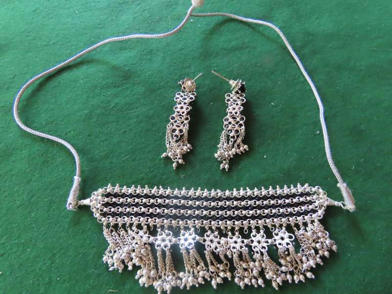 Costume Jewellery - Matching Necklace and Earrings