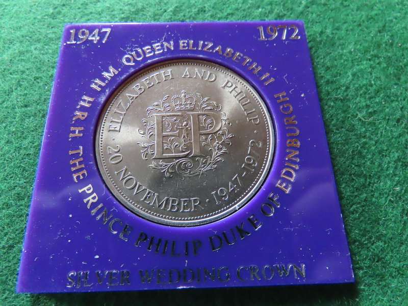 Great Britain -Queen Elizabeth II Silver Wedding Coin 1947-1972 encased in plastic holder