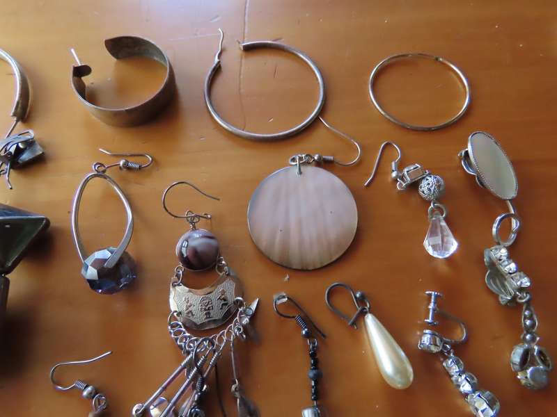 Jewellery - D.I.Y. - Collection of Single Earrings - Job Lot