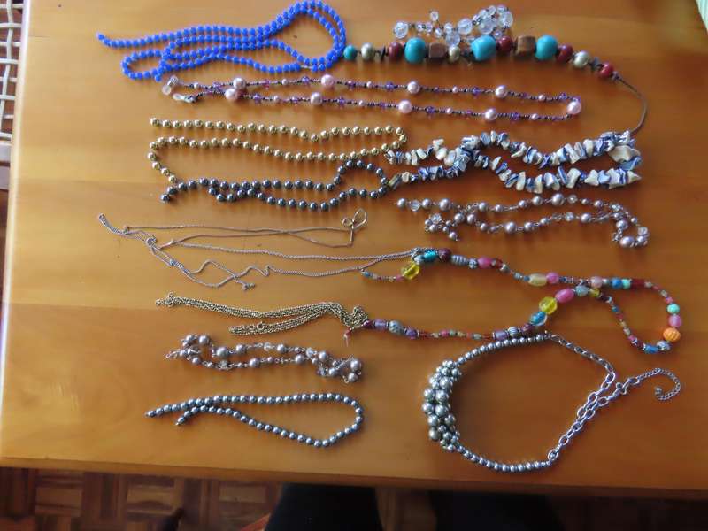 Jewellery - D.I.Y. - Collection of Necklaces etc. #2 - Needing repair - Job Lot
