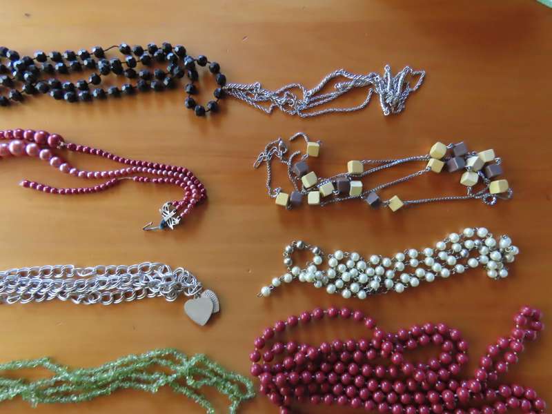 Jewellery - D.I.Y. - Collection of Necklaces etc. # 3 - Needing repair - Job Lot