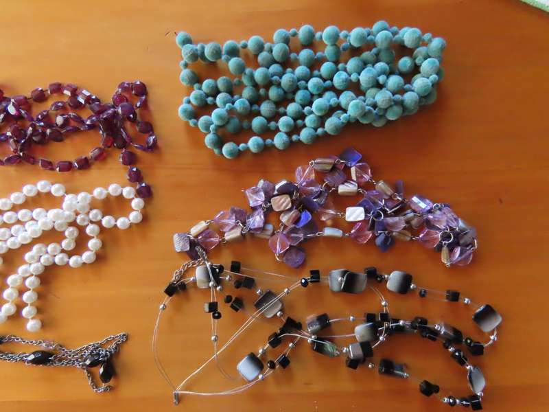 Jewellery - D.I.Y. - Collection of Necklaces etc. # 4 - Needing repair - Job Lot