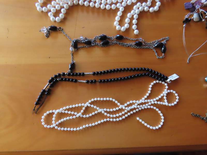 Jewellery - D.I.Y. - Collection of Necklaces etc. # 4 - Needing repair - Job Lot