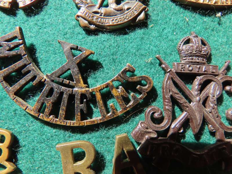Militaria - Job lot Badges minus lugs