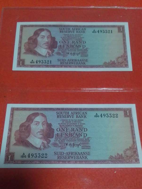 2x South Africa R1 notes in sequence signed by TW de Jongh in plastic sleave