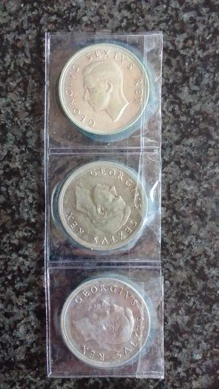 1652 - 1952 George VI 300 Years of Cape Town South African 5 Shillings - 3 coins in plastic sleeve