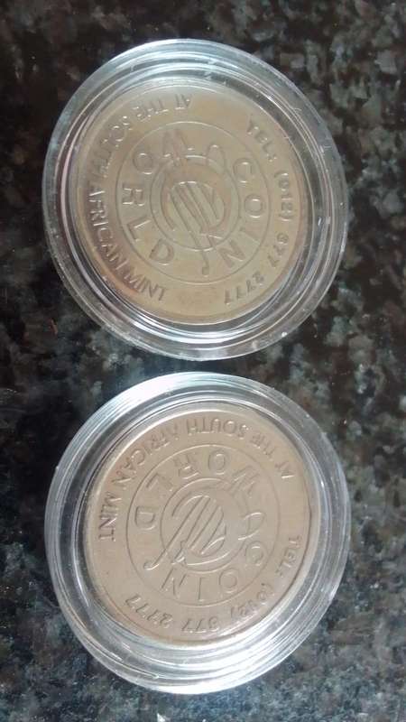 2x 2008 Merry Christmas - Coin world token in plastic capsule
