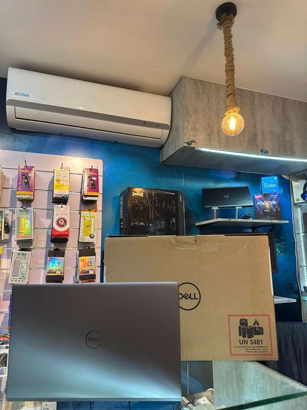 Dell Vostro 5502 Laptop | 11th Gen Intel i5 | 8GB RAM | FHD | Demo Unit - Like Brand NEW With Box