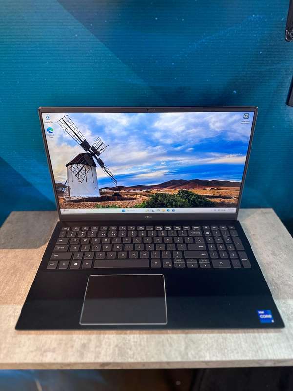 Dell Vostro 5502 Laptop | 11th Gen Intel i5 | 8GB RAM | FHD | Demo Unit - Like Brand NEW With Box