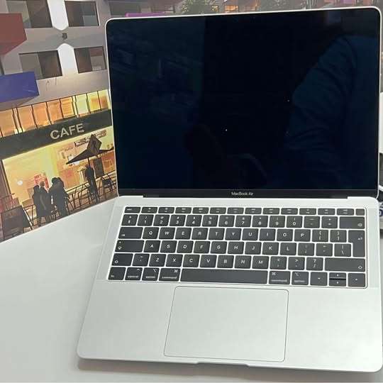 MacBook Air Retina 13 inch 2018 1.6GB intel Core i5 8GB RAM 256GB SSD