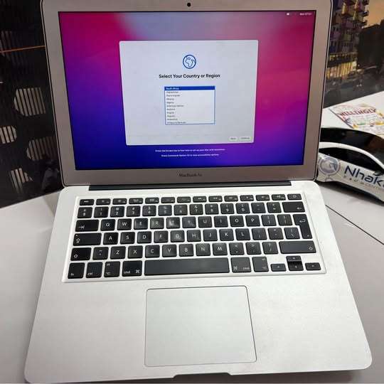 MacBook Air 13-inch 2017 core i5 128GB SSD 8GB RAM