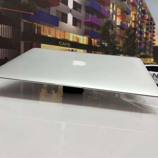 MacBook Air 13-inch 2017 core i5 128GB SSD 8GB RAM