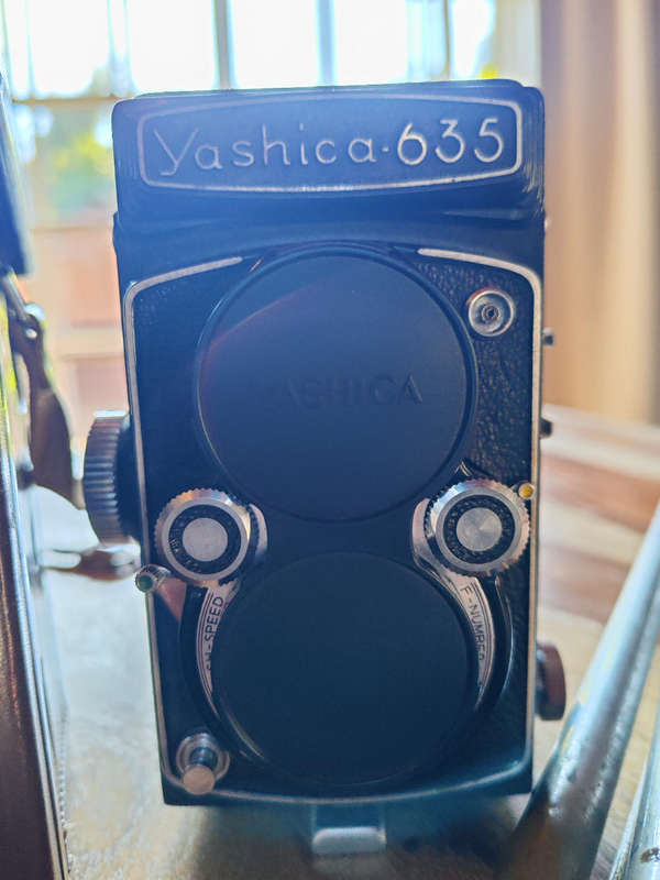 Vintage Yashica 635 TLR Camera with Leather Cover and Tripod  Untested