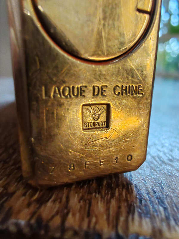 S.T. Dupont Laque de Chine Lighter  Black & Gold, Serial No. 78FE10  Needs Service