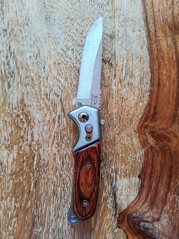 Little pocket knife with light(Not working)