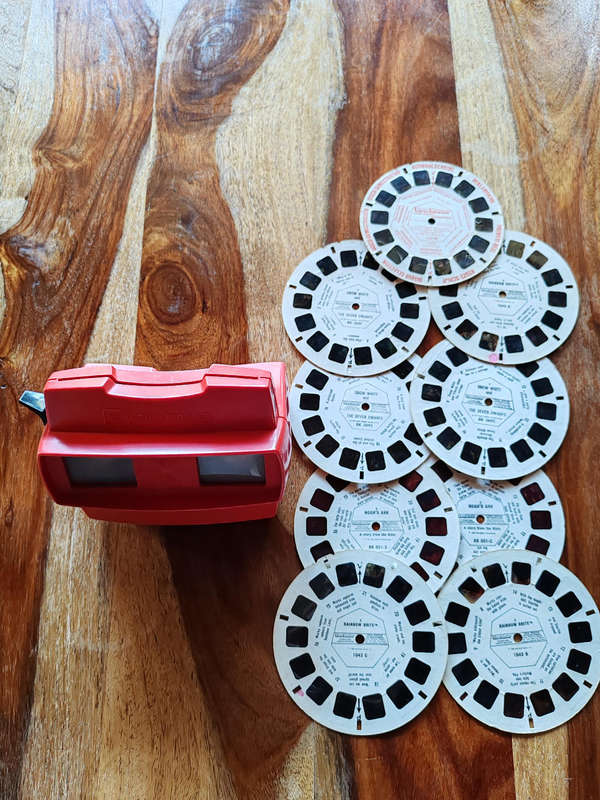 Vintage 1980s Red View-Master Viewer + 9 Reels