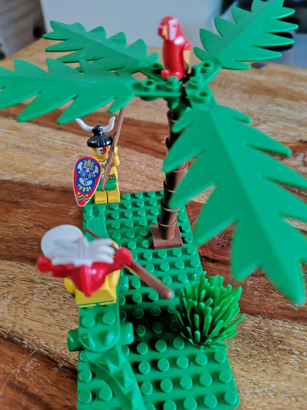 LEGO Islanders Lot  1990s  Includes Rare King Kahuka on Crocodile