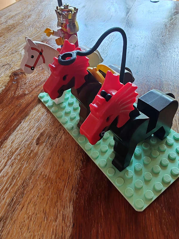 Vintage LEGO Castle Horse Lot  Includes Royal King & Armored Horses