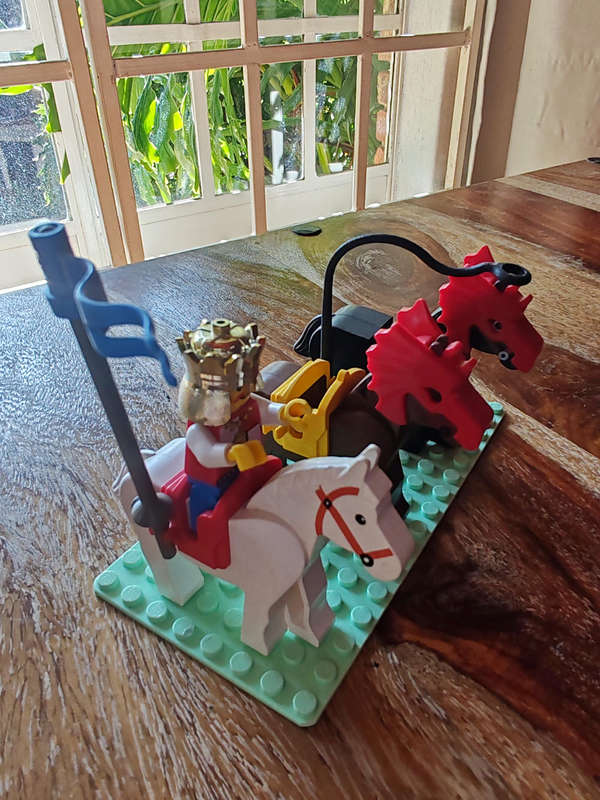 Vintage LEGO Castle Horse Lot  Includes Royal King & Armored Horses