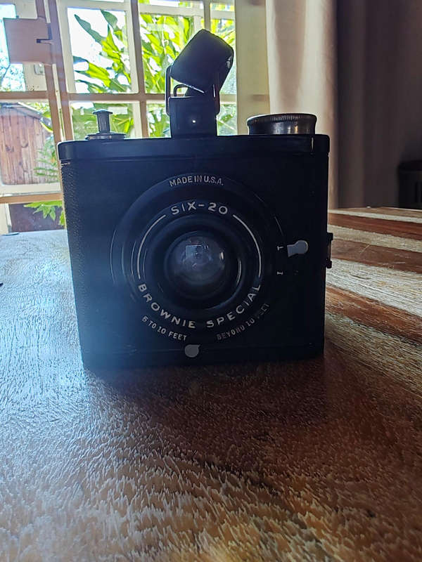 Kodak Six-20 Brownie Special Box Camera  Untested