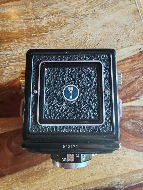 Vintage Yashica 635 TLR Camera with Leather Cover and Tripod  Untested