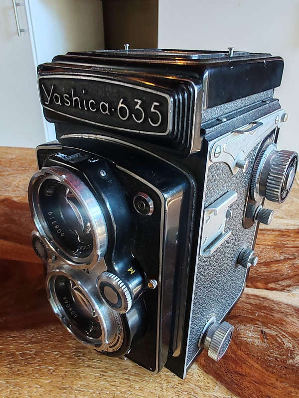 Vintage Yashica 635 TLR Camera with Leather Cover and Tripod  Untested