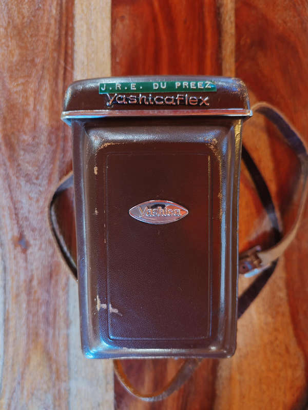 Vintage Yashica 635 TLR Camera with Leather Cover and Tripod  Untested
