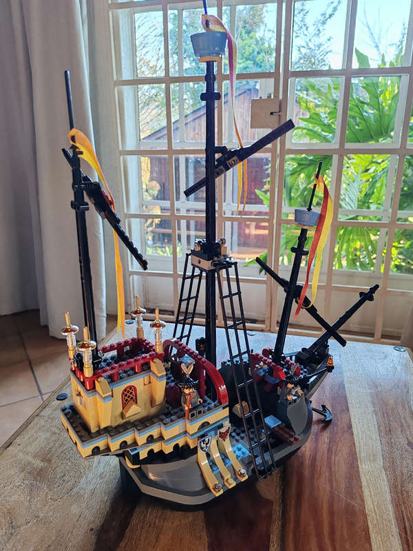 LEGO Harry Potter Set 4768  Durmstrang Ship  99% Complete with Minifigures