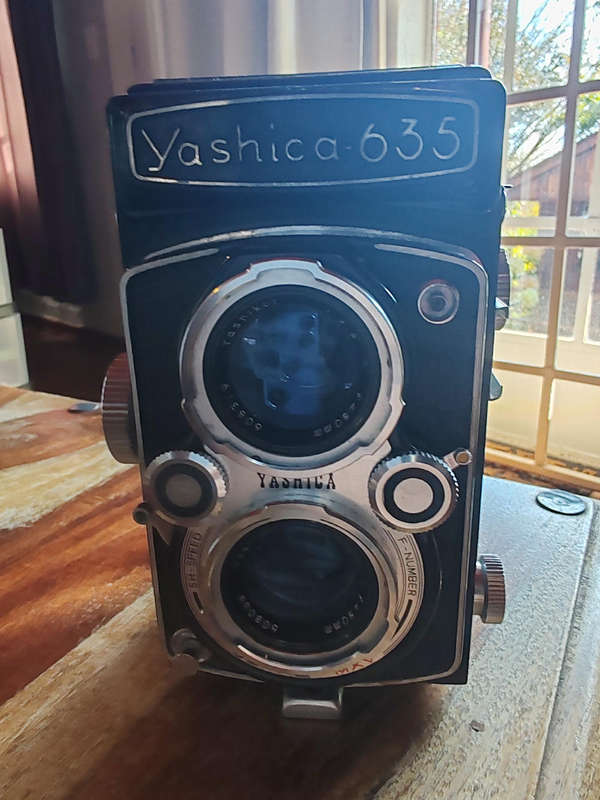 Vintage Yashica 635 TLR Camera with Leather Cover and Tripod  Untested