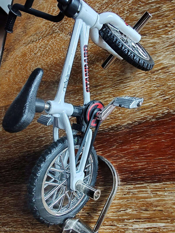 VINTAGE FLICK TRIX FINGER BMX  STANDARD BYKE CO.  WHITE