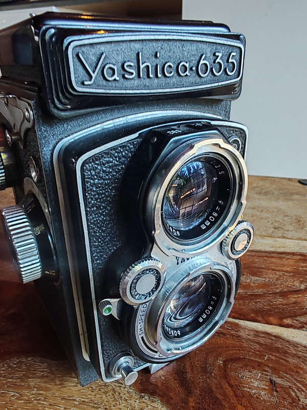 Vintage Yashica 635 TLR Camera with Leather Cover and Tripod  Untested