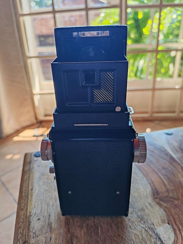 Vintage Yashica 635 TLR Camera with Leather Cover and Tripod  Untested