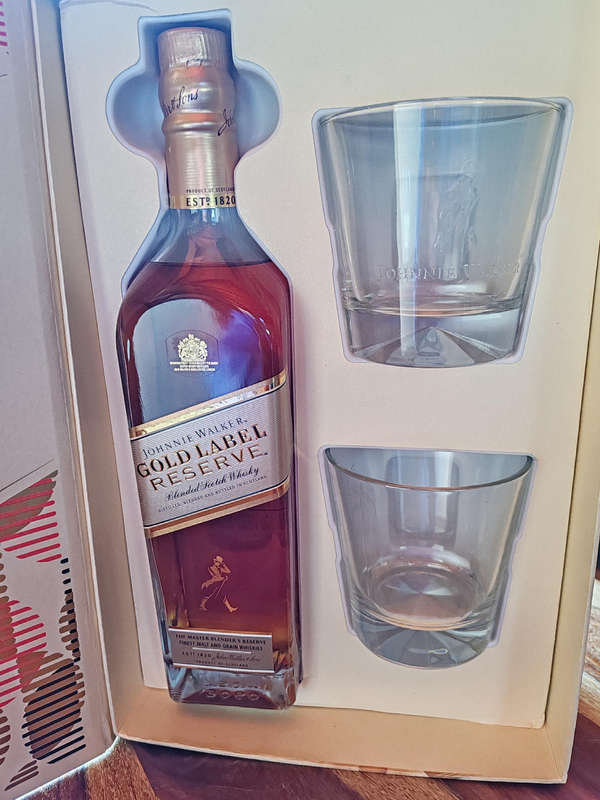 Johnnie Walker Gold Label Reserve Gift Set